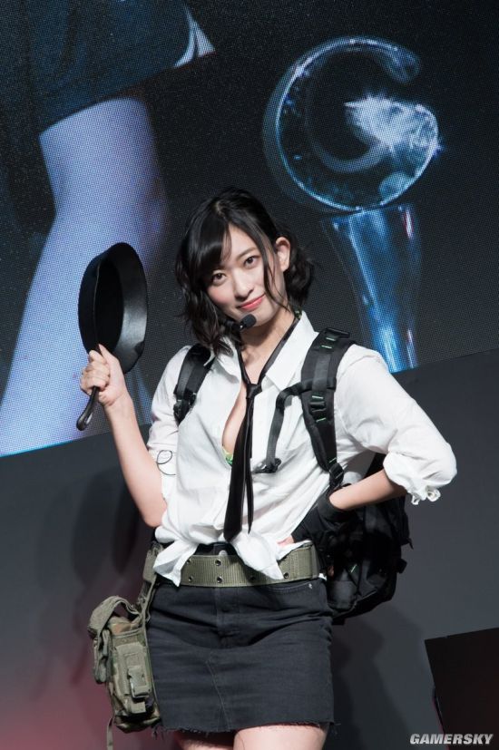 Một vài hình ảnh khác của cô nàng người mẫu Gravure Yuka Kuramochi khi cosplay PUBG tại Tokyo Game Show 2017