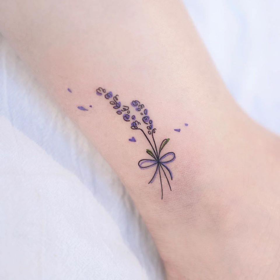 Hình xăm hoa nhỏ phá cách - LUCKYtattoo.vn