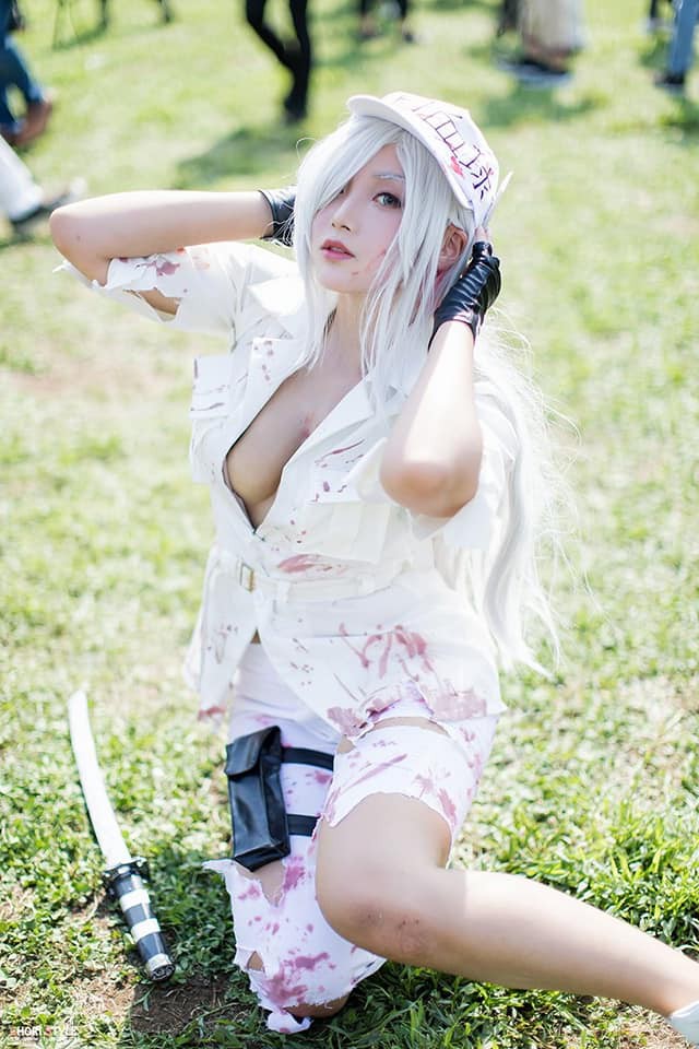 Lạ mắt với cosplay về tế bào Bạch Cầu ngực khủng trong Manga Hataraku Saibou - Ảnh 15.