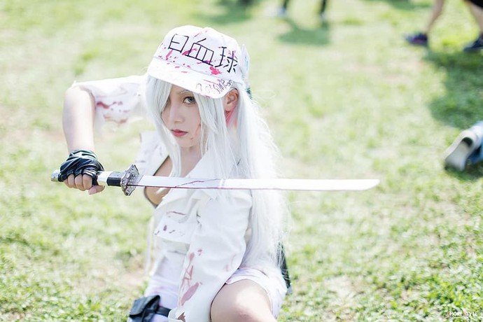 Lạ mắt với cosplay về tế bào Bạch Cầu ngực khủng trong Manga Hataraku Saibou - Ảnh 14.