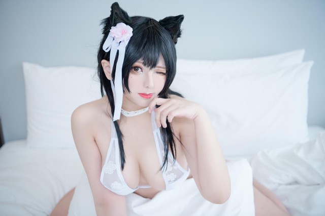 Xịt máu mũi khi thấy cô nàng Atago trong Azur Lane khoe vòng 1 siêu khủng - Ảnh 9.