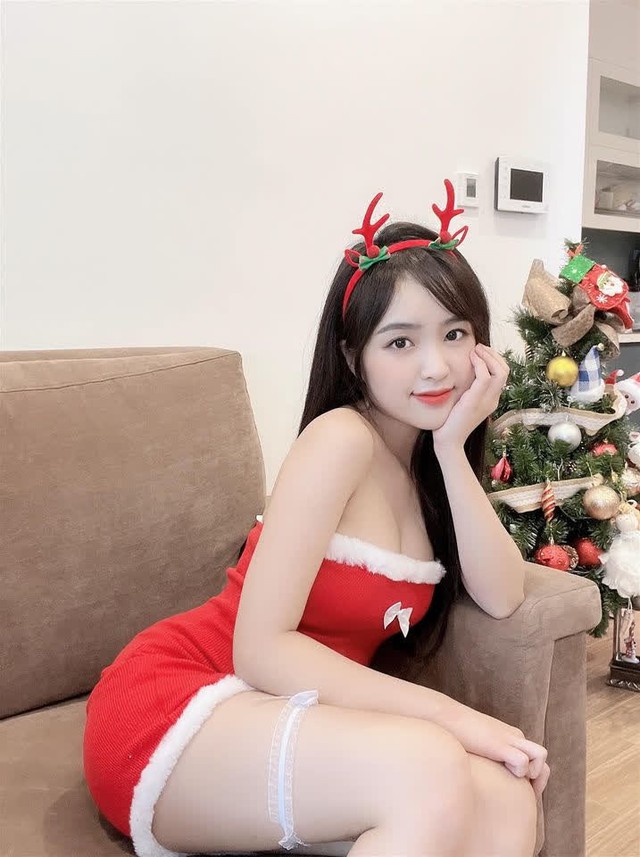 Cosplay “bà già Noel”, gái xinh làng game “rửa mắt” fan nam với những màn hóa thân nóng bỏng - Ảnh 3.