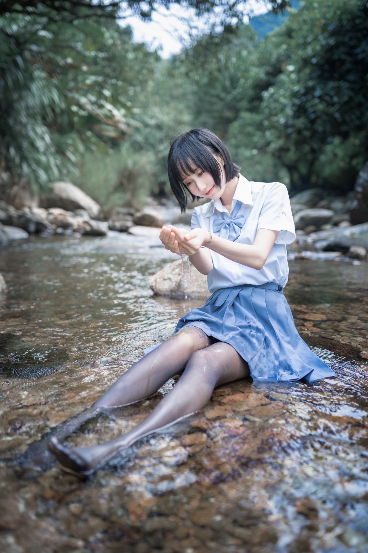 木绵绵OwO 水色溪边 黑丝JK制服Cosplay