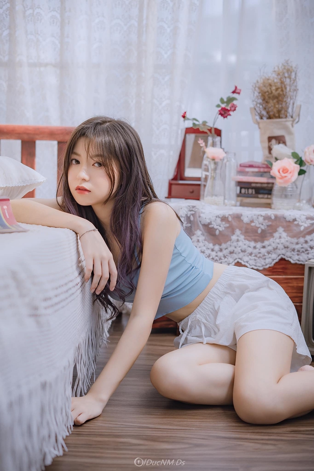 Streamer Trang Lucy khiến CĐM “chao đảo với bộ ảnh “nửa kín nửa hở, vén áo chạm đến khuôn ngực để tạo dáng gợi cảm - Ảnh 10.