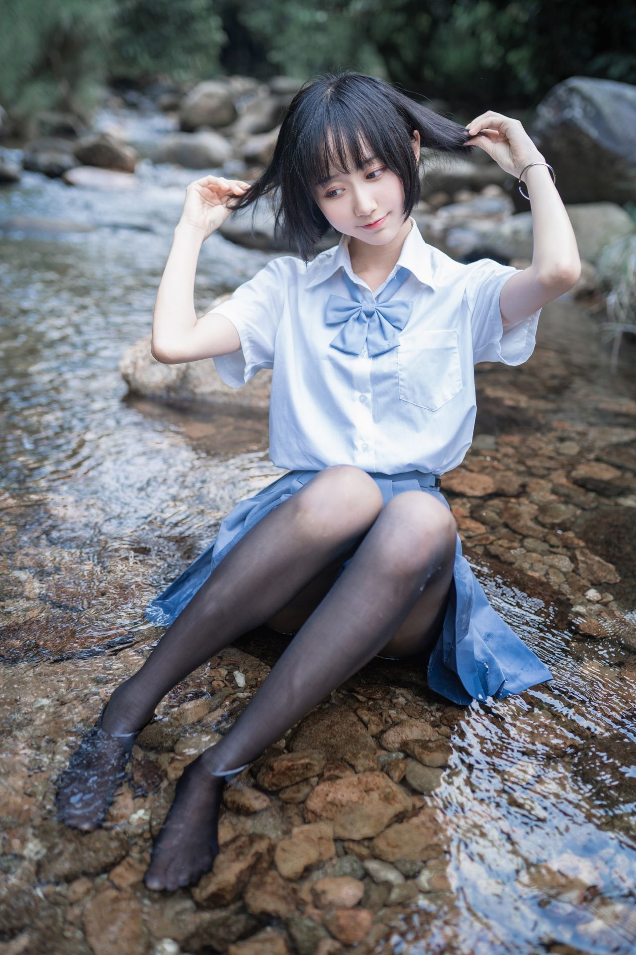 木绵绵OwO 水色溪边 黑丝JK制服Cosplay