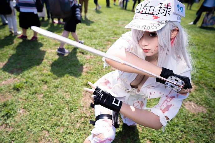 Lạ mắt với cosplay về tế bào Bạch Cầu ngực khủng trong Manga Hataraku Saibou - Ảnh 9.