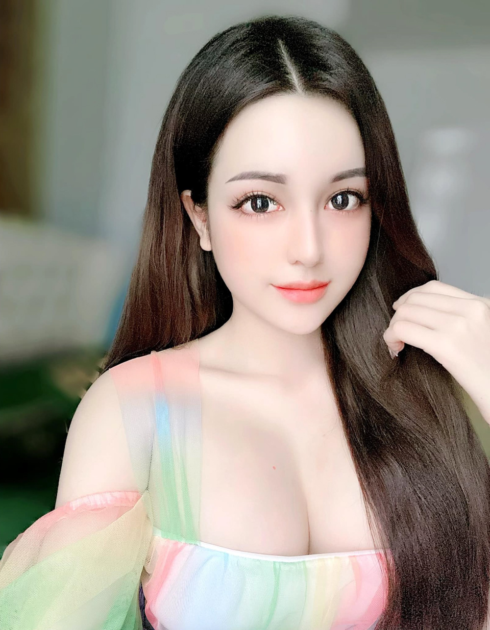 Võ Hồng Tú Uyên - Hot girl 3 vòng nóng bỏng đốt mắt fan