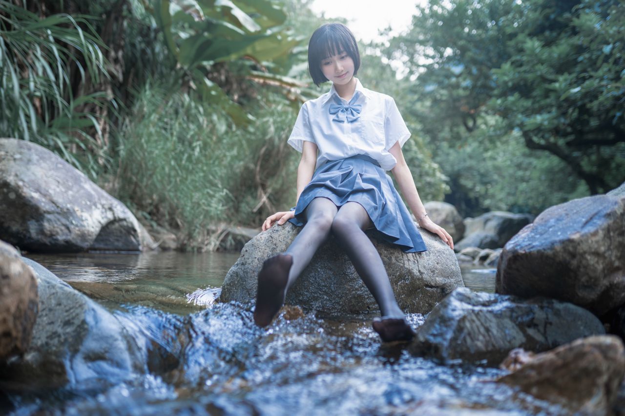 木绵绵OwO 水色溪边 黑丝JK制服Cosplay