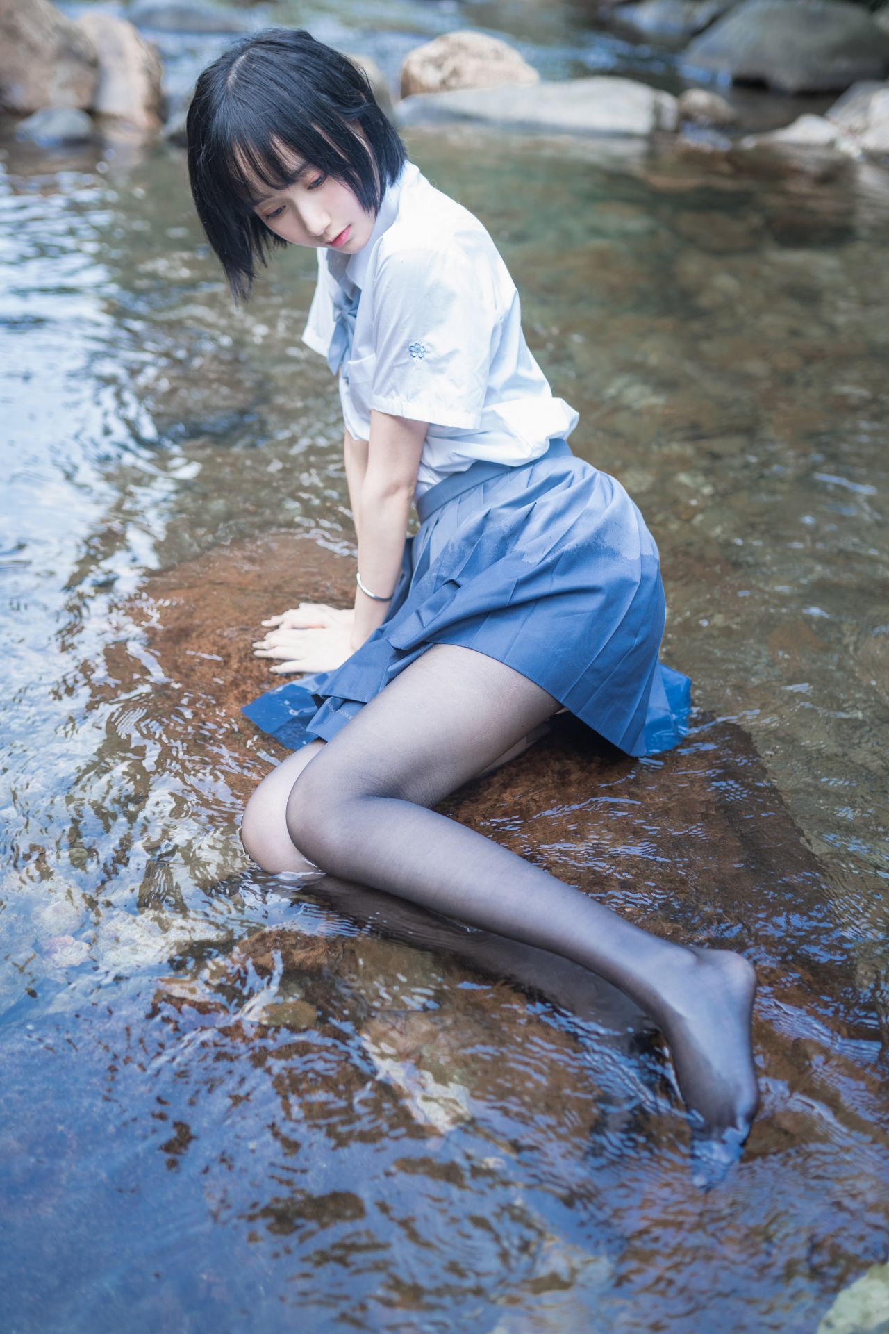 木绵绵OwO 水色溪边 黑丝JK制服Cosplay