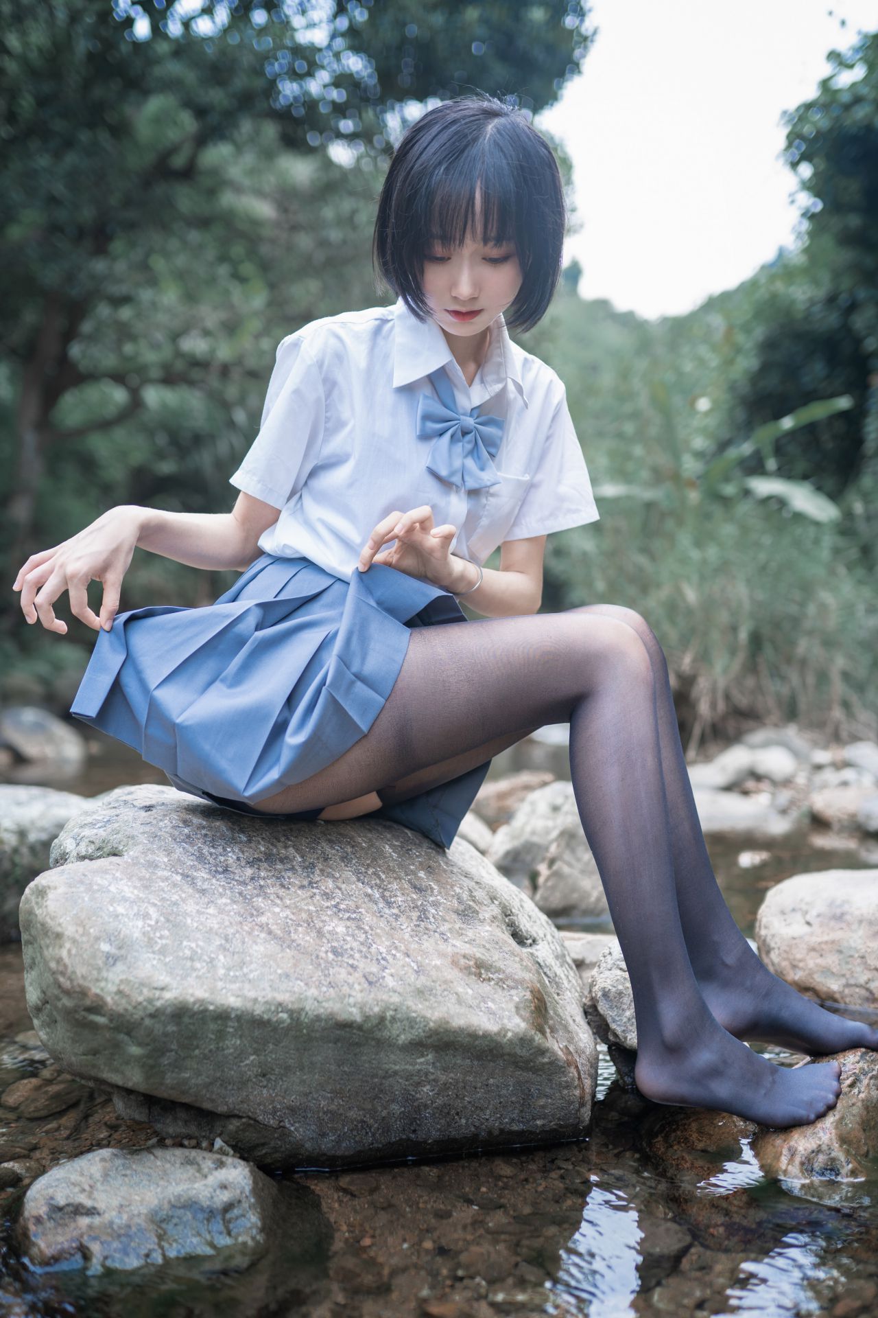 木绵绵OwO 水色溪边 黑丝JK制服Cosplay