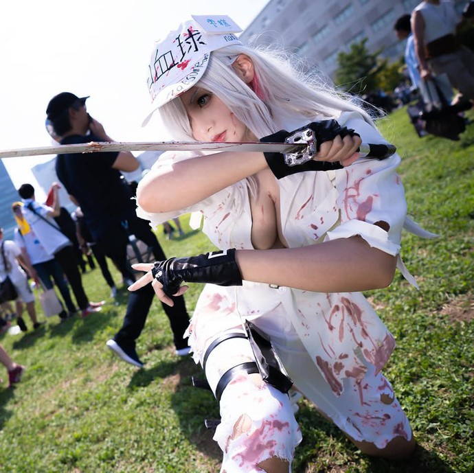 Lạ mắt với cosplay về tế bào Bạch Cầu ngực khủng trong Manga Hataraku Saibou - Ảnh 7.