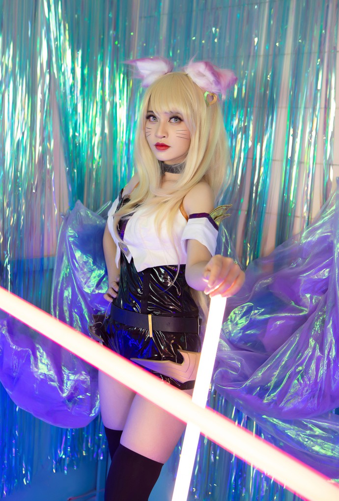 Chiêm ngưỡng bộ ảnh cosplay K/DA Ahri hút hồn của streamer Thảo Ngân - Ảnh 2.