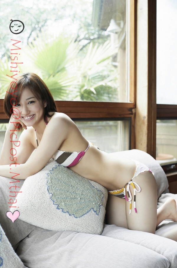 Mio Uema: Gravure Idol với nụ cười quyến rũ 12