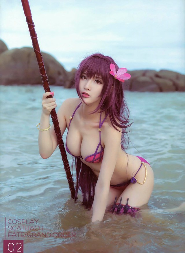 Chảy máu mũi với loạt ảnh cosplay Scathach diện bikini siêu gợi cảm - Ảnh 2.