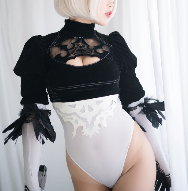 Cô nàng nóng bỏng 2B trong Nier: Automata lại thiêu đốt người hâm mộ qua loạt ảnh cosplay đẹp lung linh - Ảnh 12.