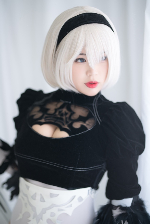 Cô nàng nóng bỏng 2B trong Nier: Automata lại thiêu đốt người hâm mộ qua loạt ảnh cosplay đẹp lung linh - Ảnh 13.