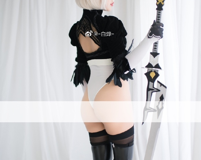 Cô nàng nóng bỏng 2B trong Nier: Automata lại thiêu đốt người hâm mộ qua loạt ảnh cosplay đẹp lung linh - Ảnh 8.