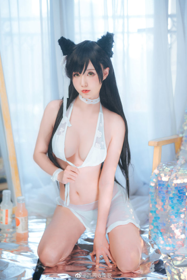 Xịt máu mũi khi ngắm loạt ảnh khoe thân táo bạo của cô nàng Atago trong Azur Lane - Ảnh 1.