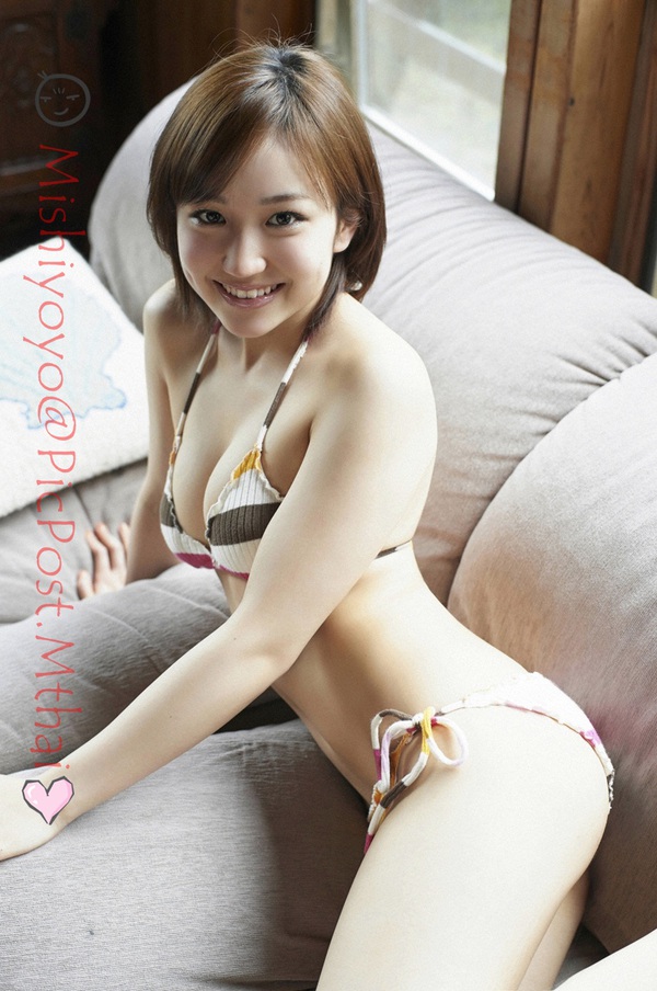 Mio Uema: Gravure Idol với nụ cười quyến rũ 15