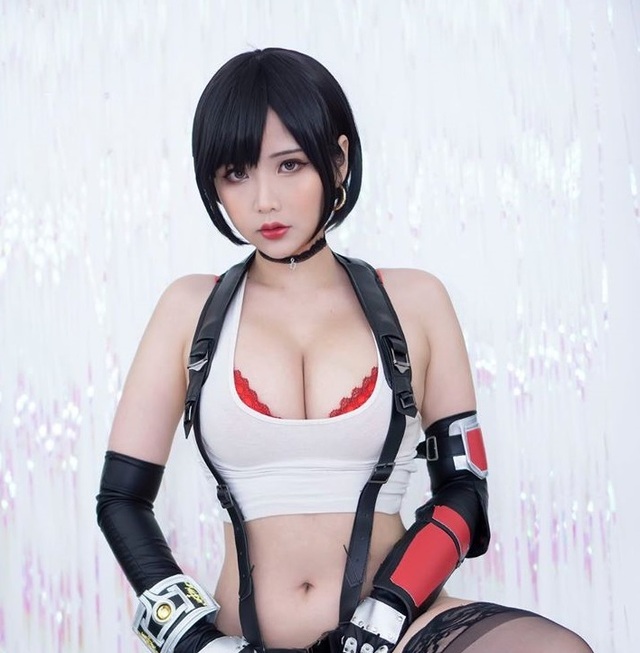 Nữ coser gốc Việt lưỡng long nhất thể Ada Wong của Resident Evil và Tifa của Final Fantasy vào làm một - Ảnh 5.