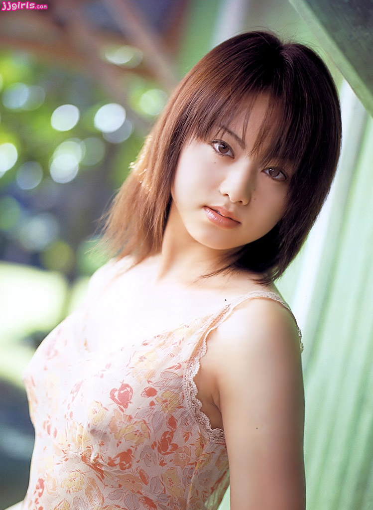 nguoi-mau-goi-cam-nhat-ban-akiho-yoshizawa-1