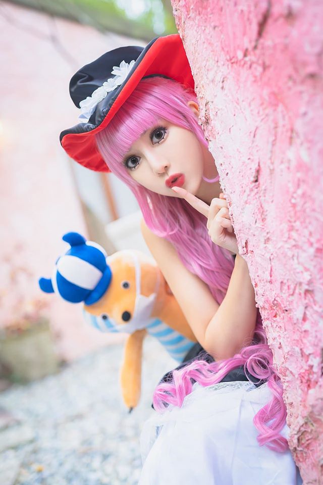 One Piece: Lịm tim trước hình ảnh dễ thương khó cưỡng của công chúa bóng ma Perona qua loạt ảnh cosplay đẹp mê hồn - Ảnh 1.