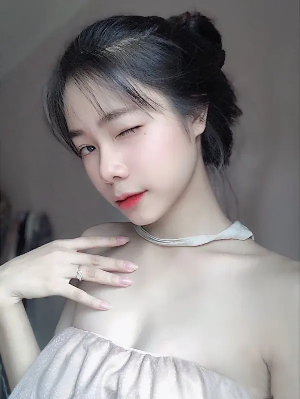 Ảnh gái xinh mặc áo trễ vai sexy gợi cảm