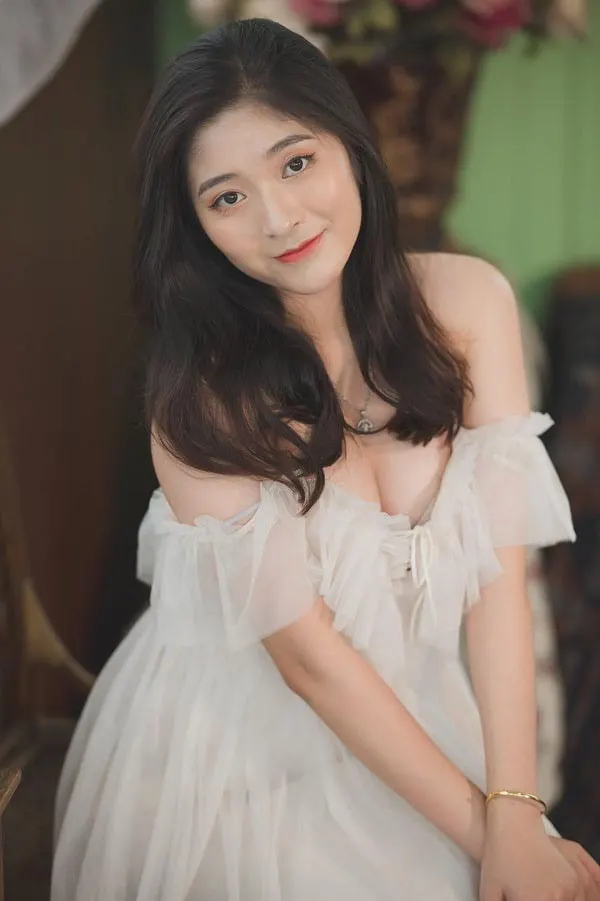 Ảnh gái xinh mặc áo trễ vai sexy gợi cảm