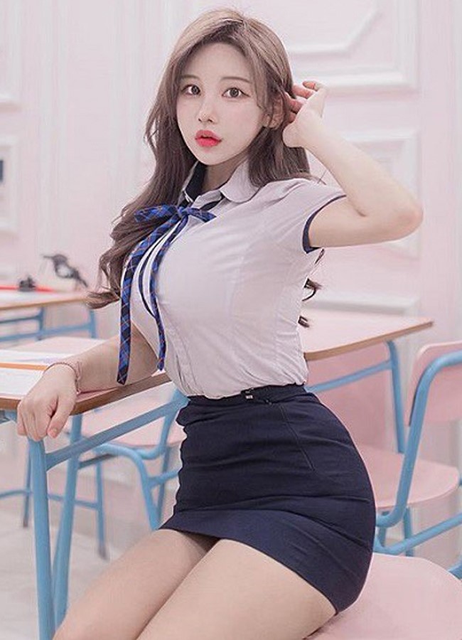 Ảnh hot girl mặc váy học sinh siêu ngắn cực sexy