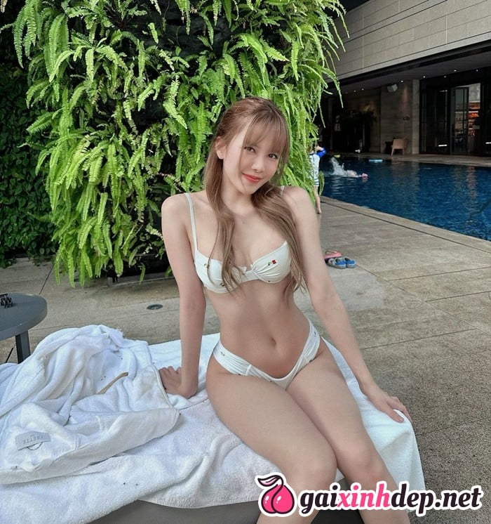 Anh Thieu Bao Tram Bikini