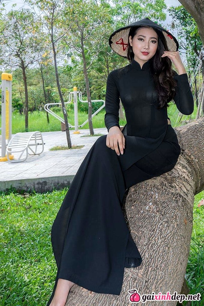 Ao Dai Den