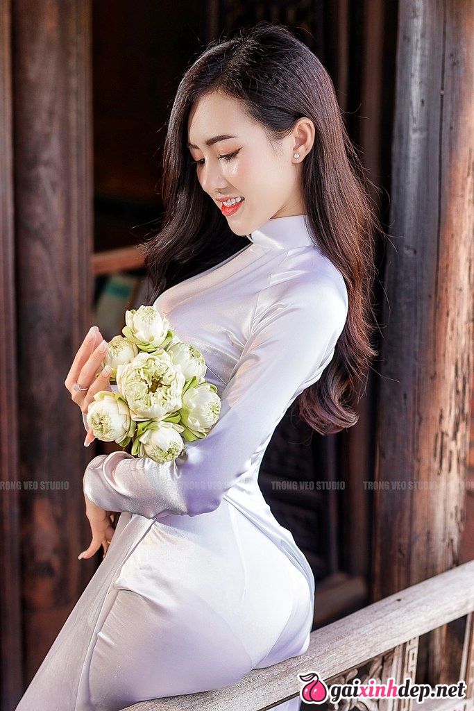 Gái Đẹp Mặc Áo Dài Phi Bóng Sexy