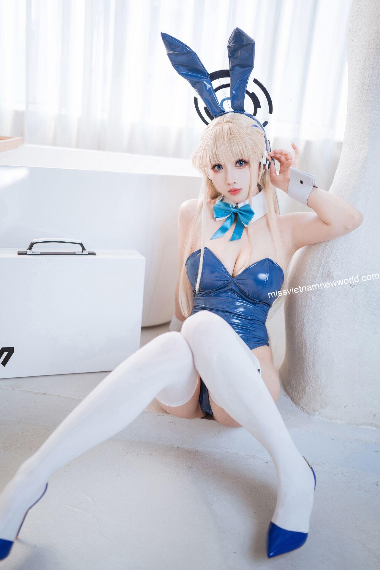 Bộ cosplay Belfast tạo nên sự hài hòa giữa sự mạnh mẽ và mềm mại