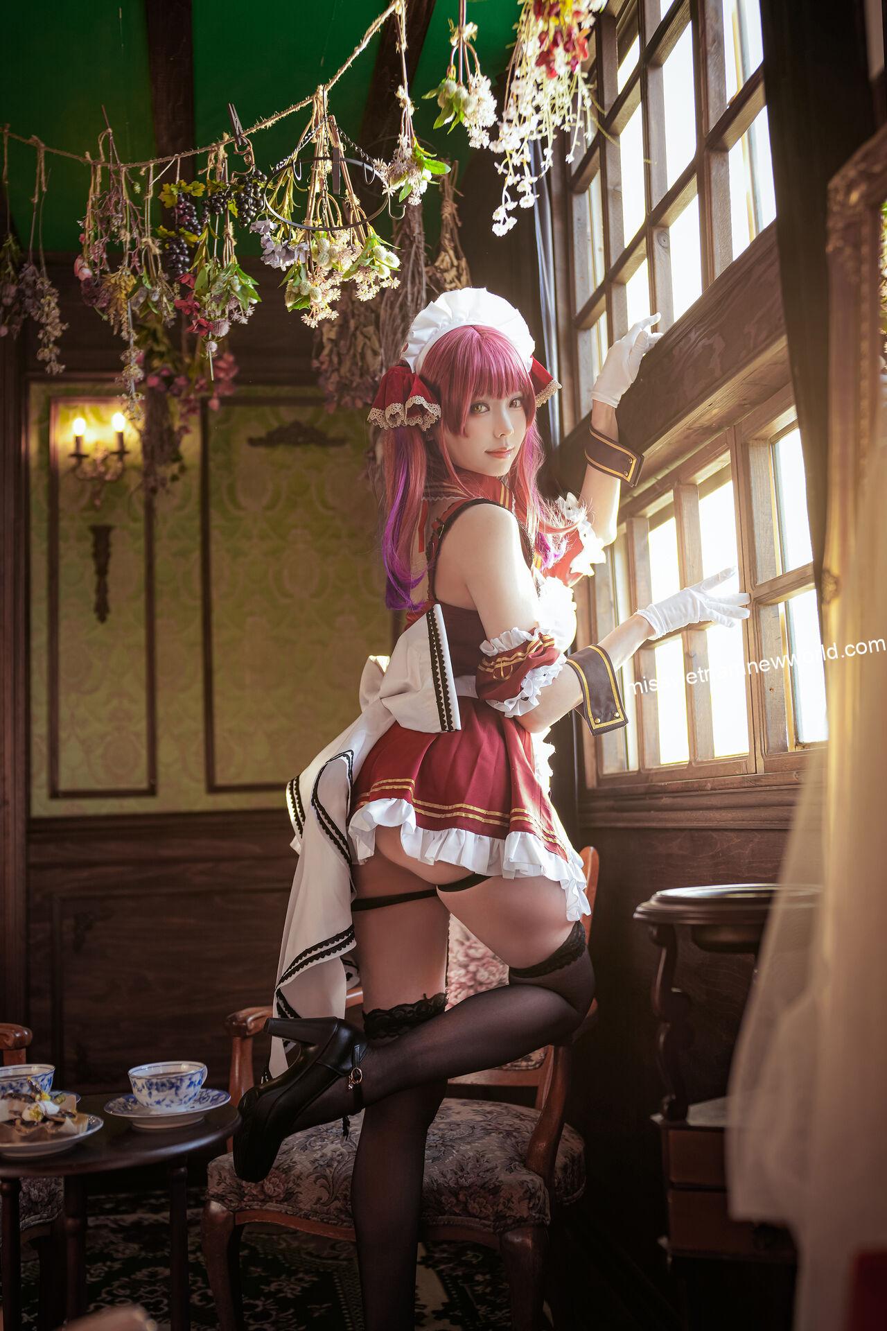 Bộ cosplay kết hợp hoàn hảo giữa sự quyến rũ của maid và phong cách hiện đại