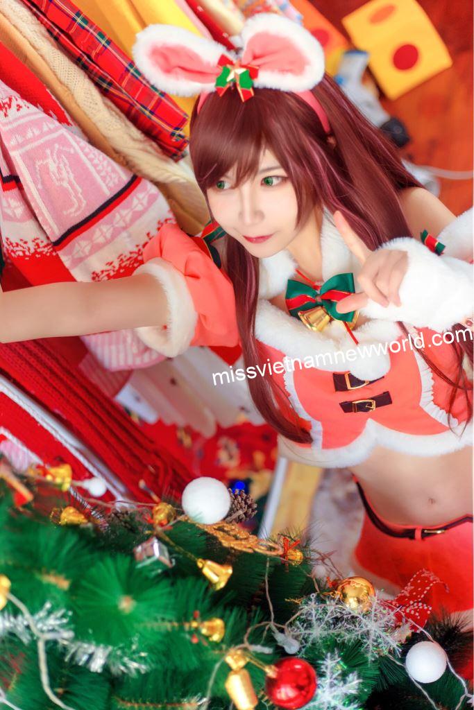 Bộ cosplay Kizuna Ai với trang phục Noel đẹp mắt và thần thái đầy cuốn hút