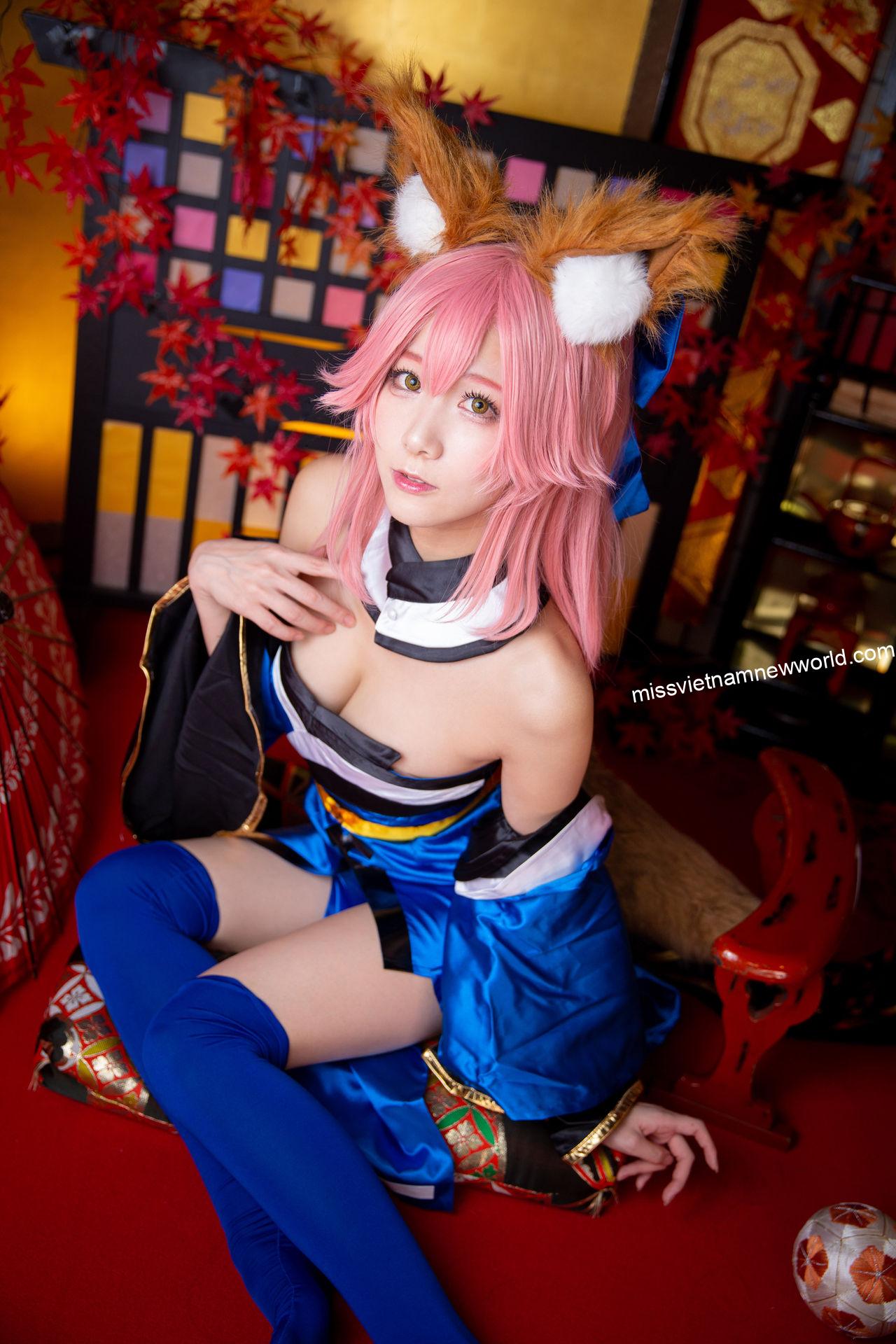 Bộ cosplay mang lại cảm giác vừa quyền uy vừa mềm mại đầy cuốn hút