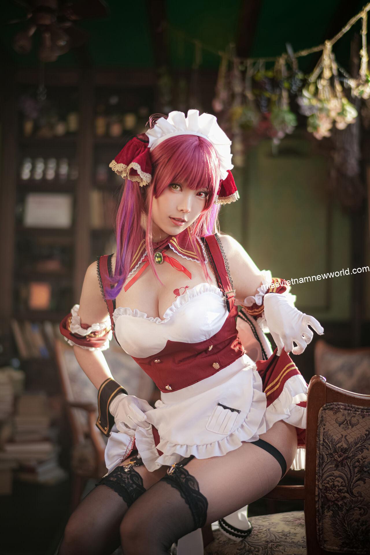 Bộ cosplay toát lên vẻ sang trọng, quyền lực nhưng không kém phần duyên dáng