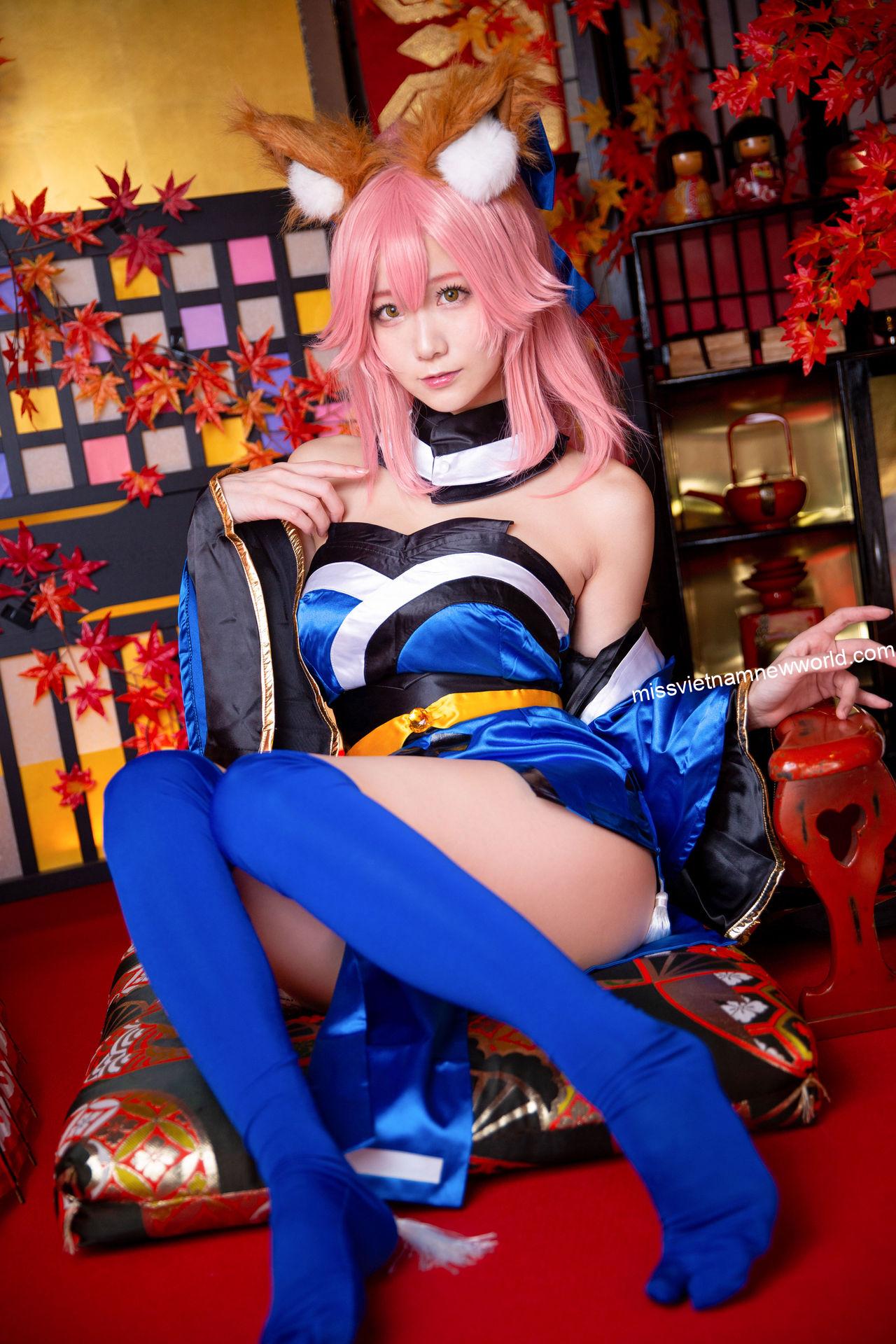 Bộ cosplay 玉藻降臨 mang đến hình ảnh quyến rũ và đầy quyền uy