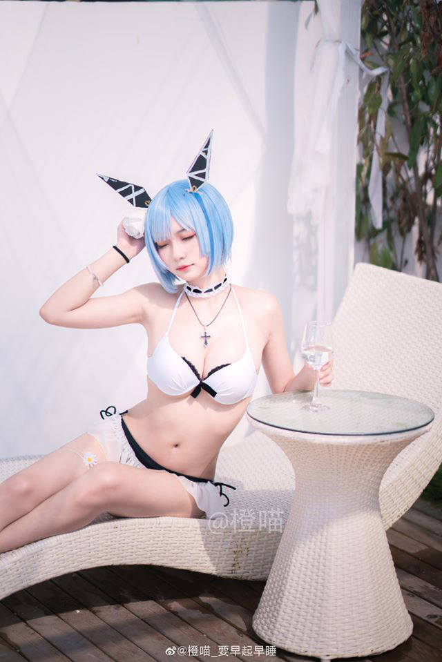 Bổ mắt khi ngắm gái xinh trong Azur Lane diện bikini khoe body cực nuột bên bể bơi - Hình 13