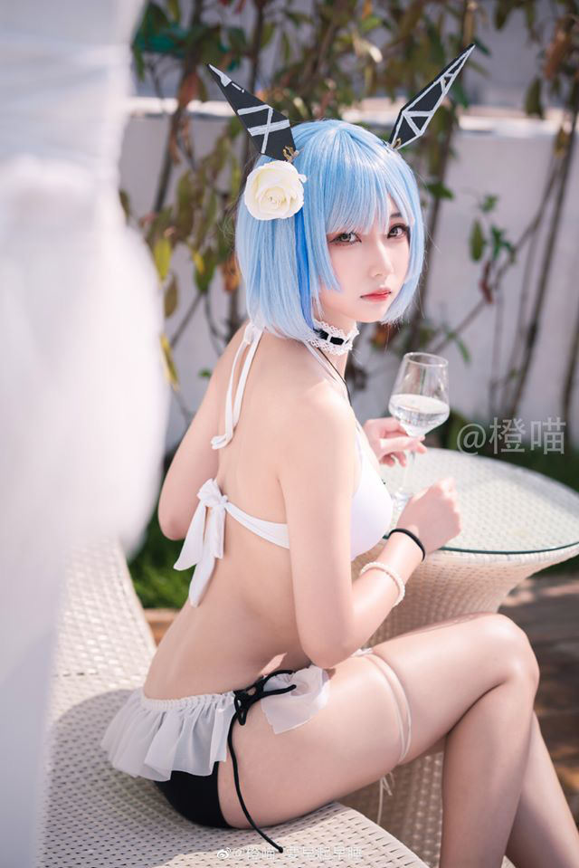 Bổ mắt khi ngắm gái xinh trong Azur Lane diện bikini khoe body cực nuột bên bể bơi - Hình 4