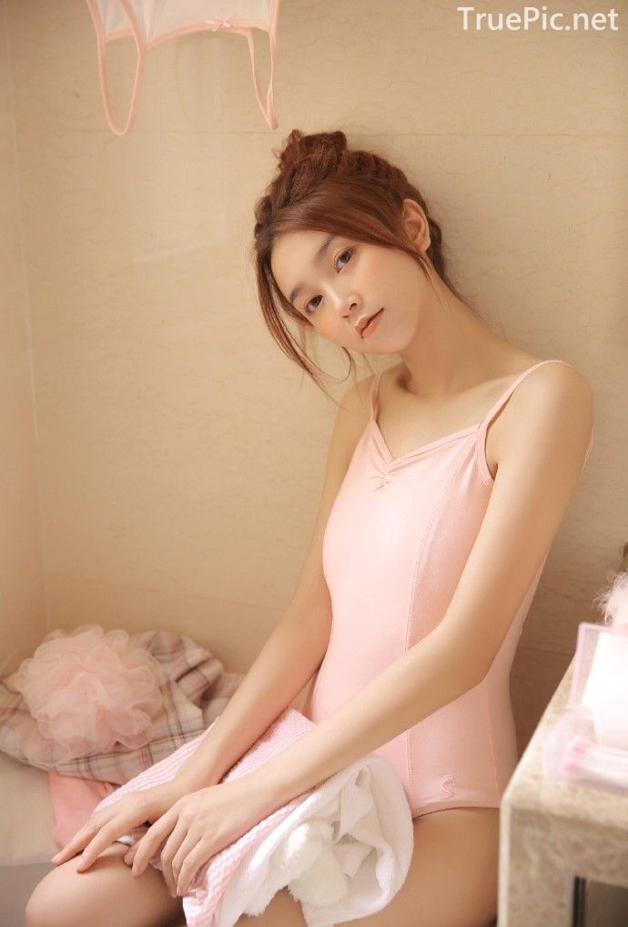 Chinese cute model - Little pink angel playing in the bathroom - Picture 9