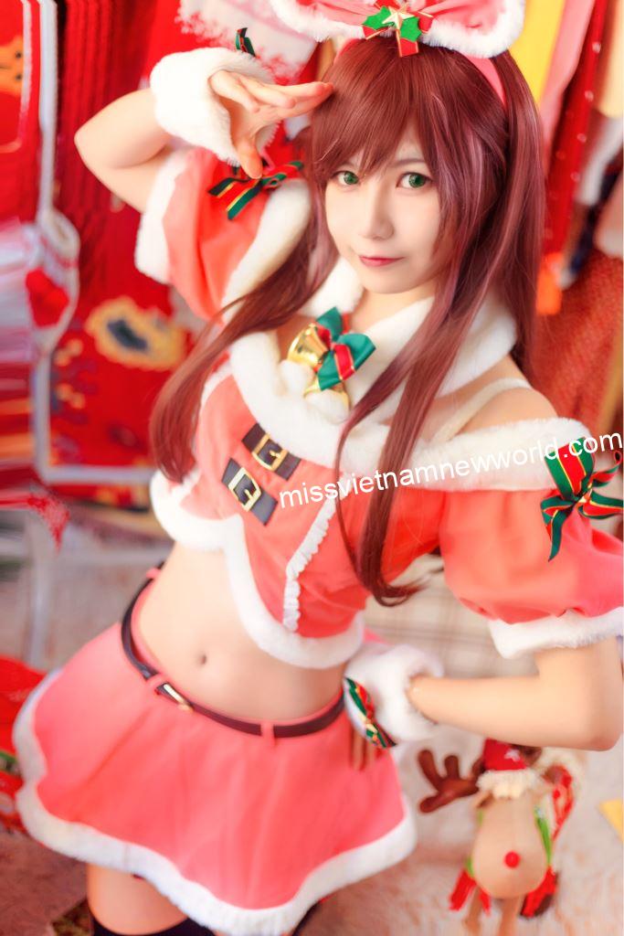 Cosplay tuyệt đẹp với trang phục Noel, tạo nên bức tranh sống động của Kizuna Ai