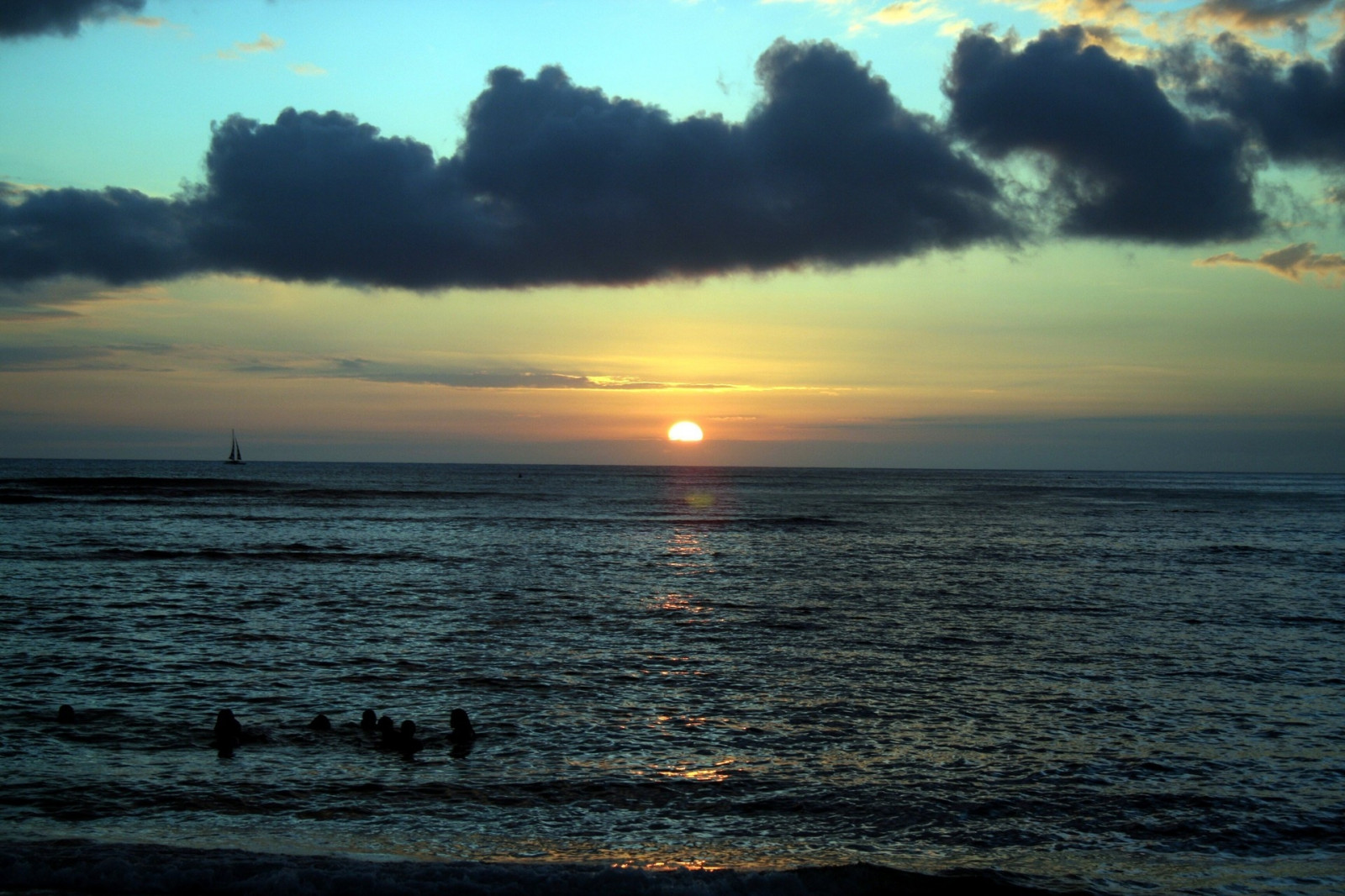 sunlight, people, sunset, sea, water, shore, sky, clouds, beach, sunrise, calm, evening, morning, coast, Sun, horizon, dusk, ripples, cloud, dawn, ocean, wave, afterglow, body of water, wind wave, decline