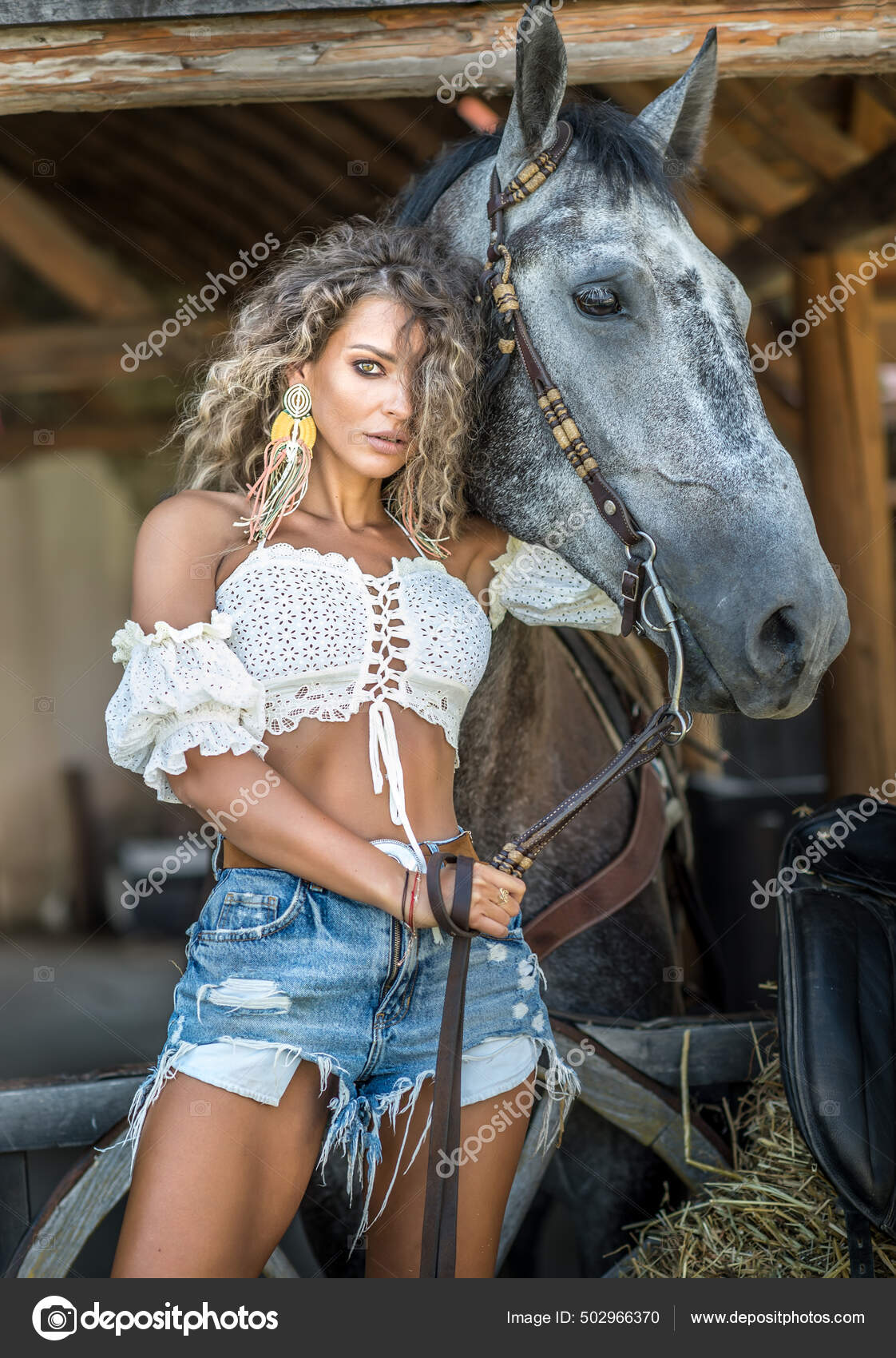 Beautiful Blonde Woman Curly Hair Horse Portrait Girl Denim Her — Stock Photo, Image