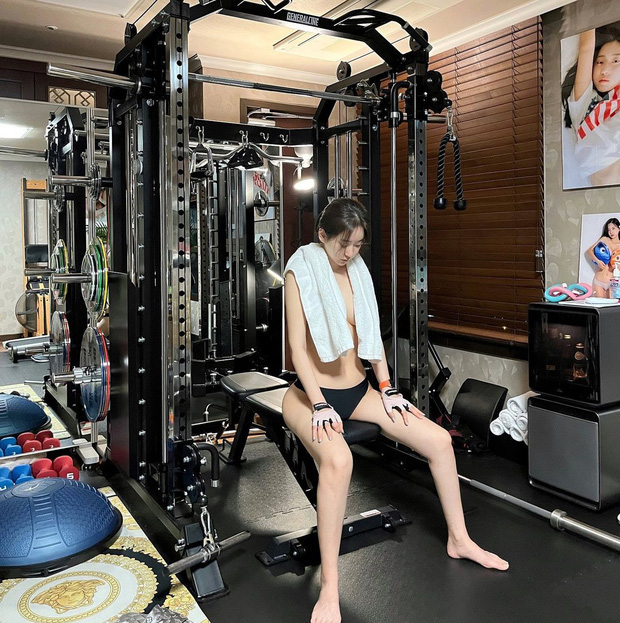 Đi tập gym chứ đâu phải vũ hội khoe thân các chị ơi! - Hình 1