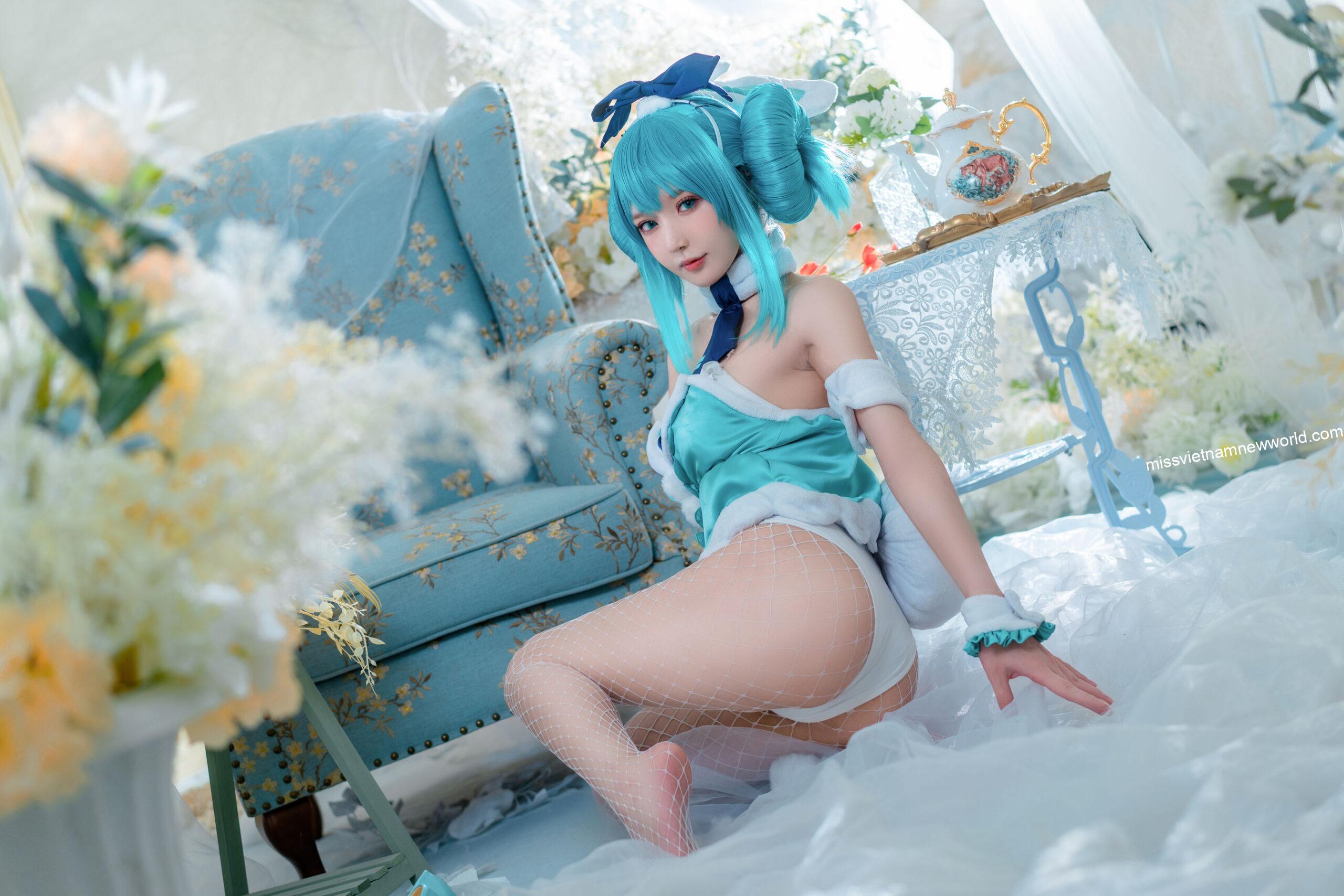 em-gai-a-bao-cosplay-miku (11)