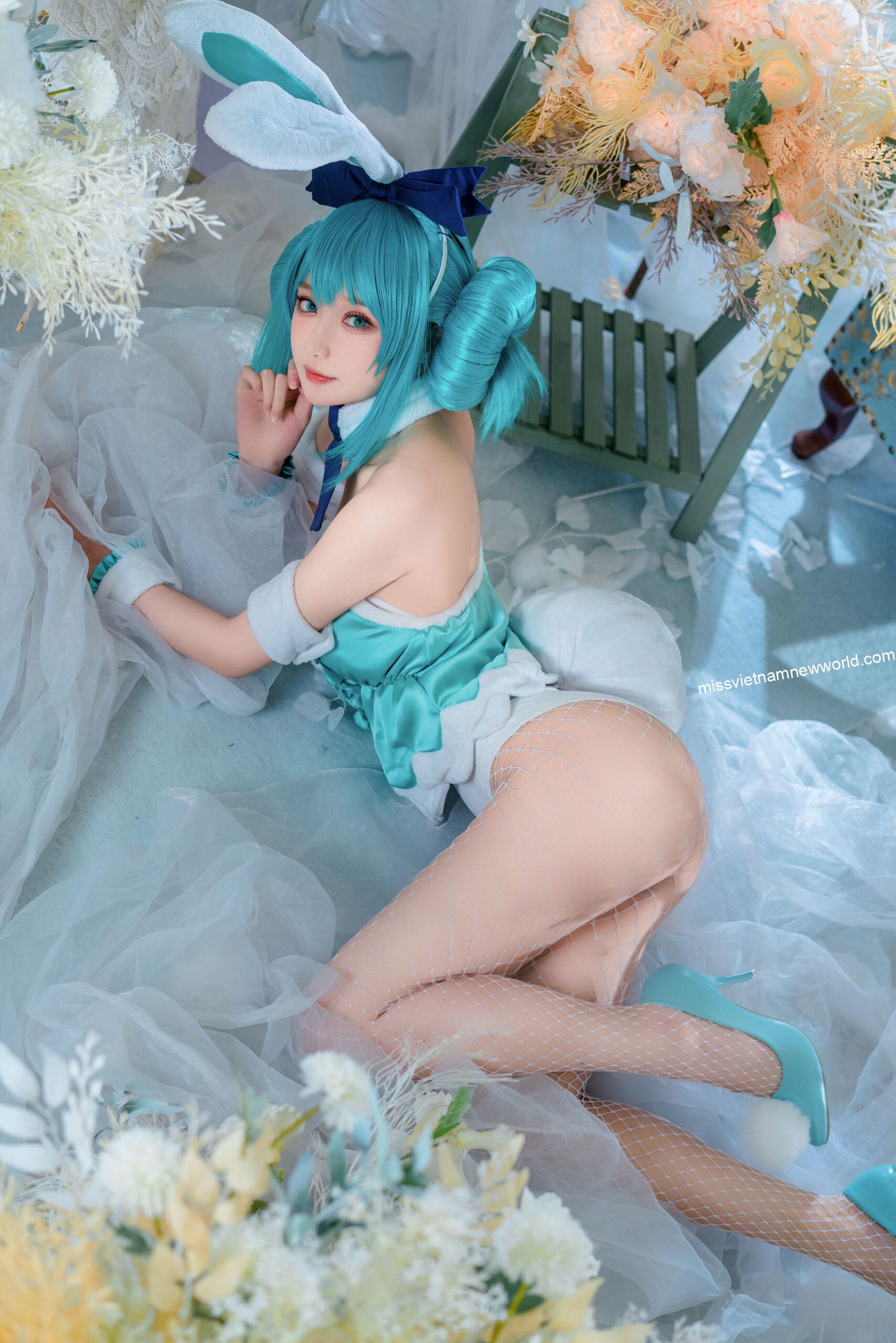 em-gai-a-bao-cosplay-miku (13)