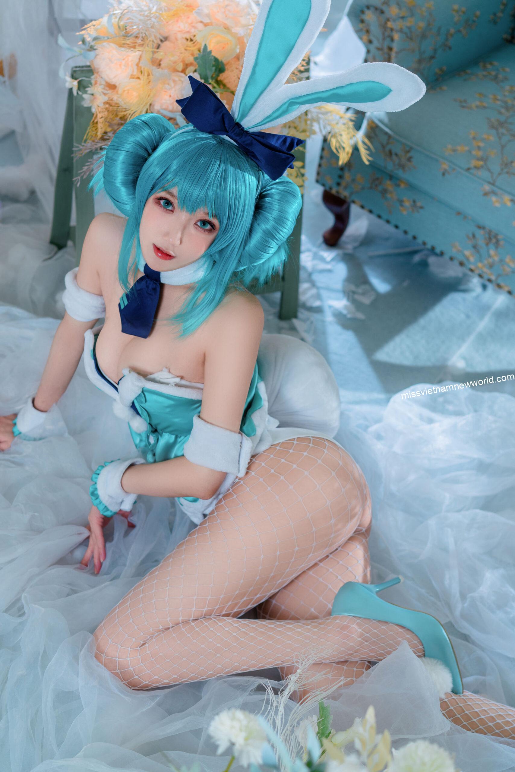 em-gai-a-bao-cosplay-miku (14)