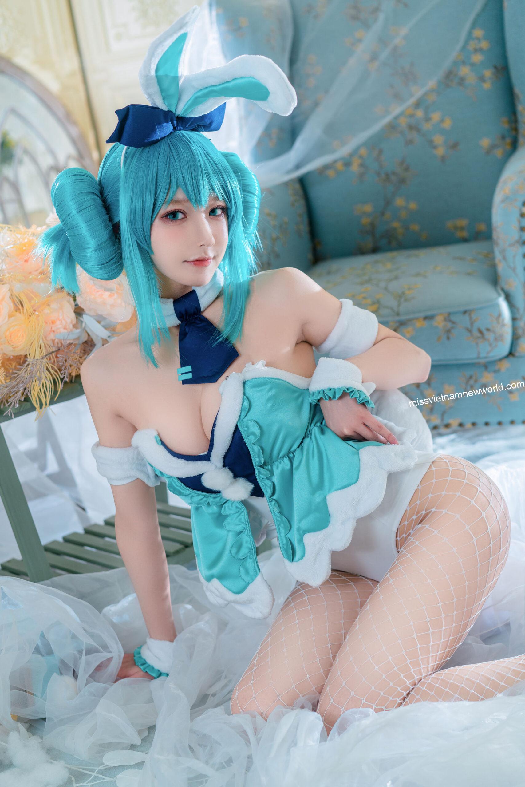 em-gai-a-bao-cosplay-miku (17)