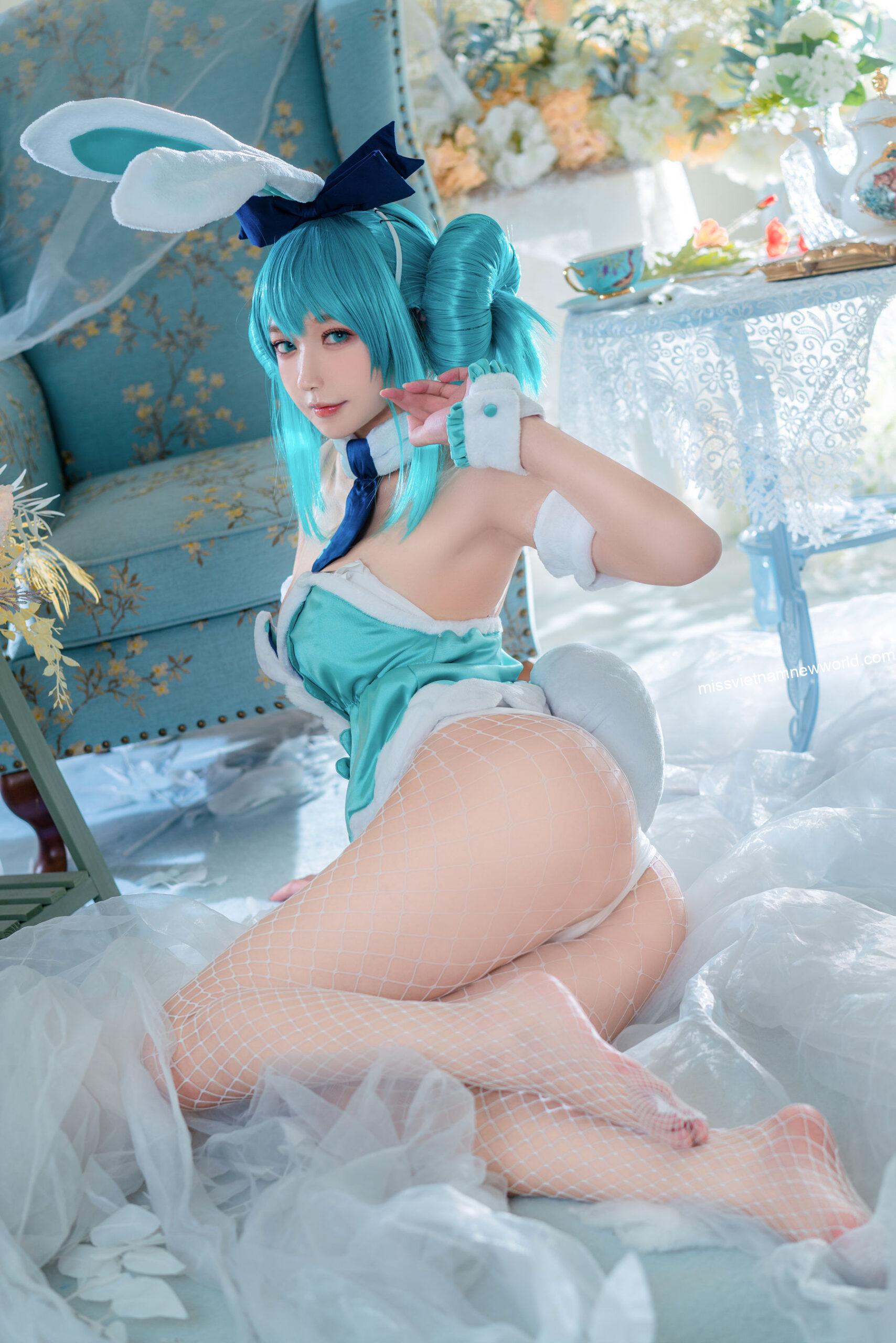 em-gai-a-bao-cosplay-miku (18)